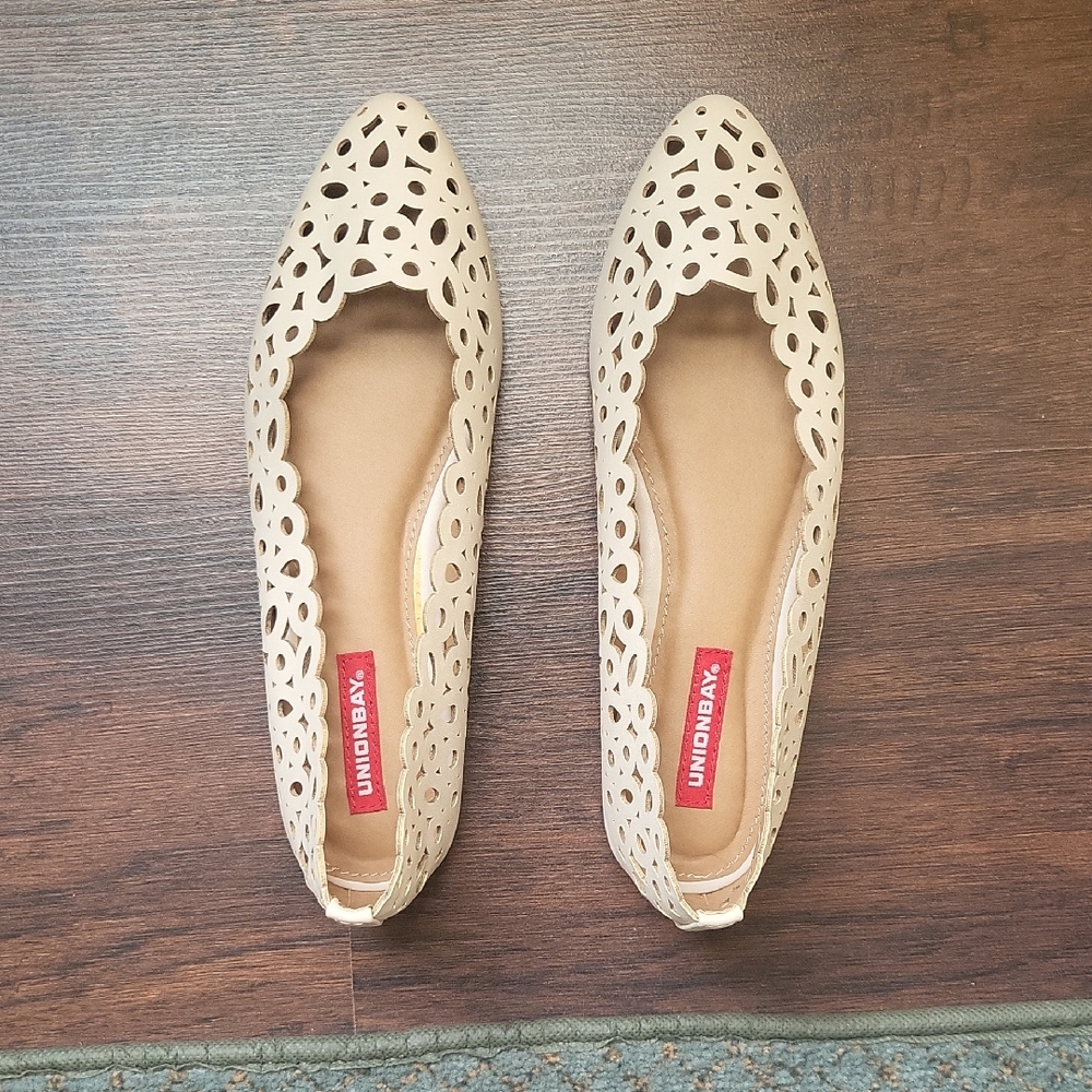 New UNIONBAY Women's Cream Cutout Flats Size 7M